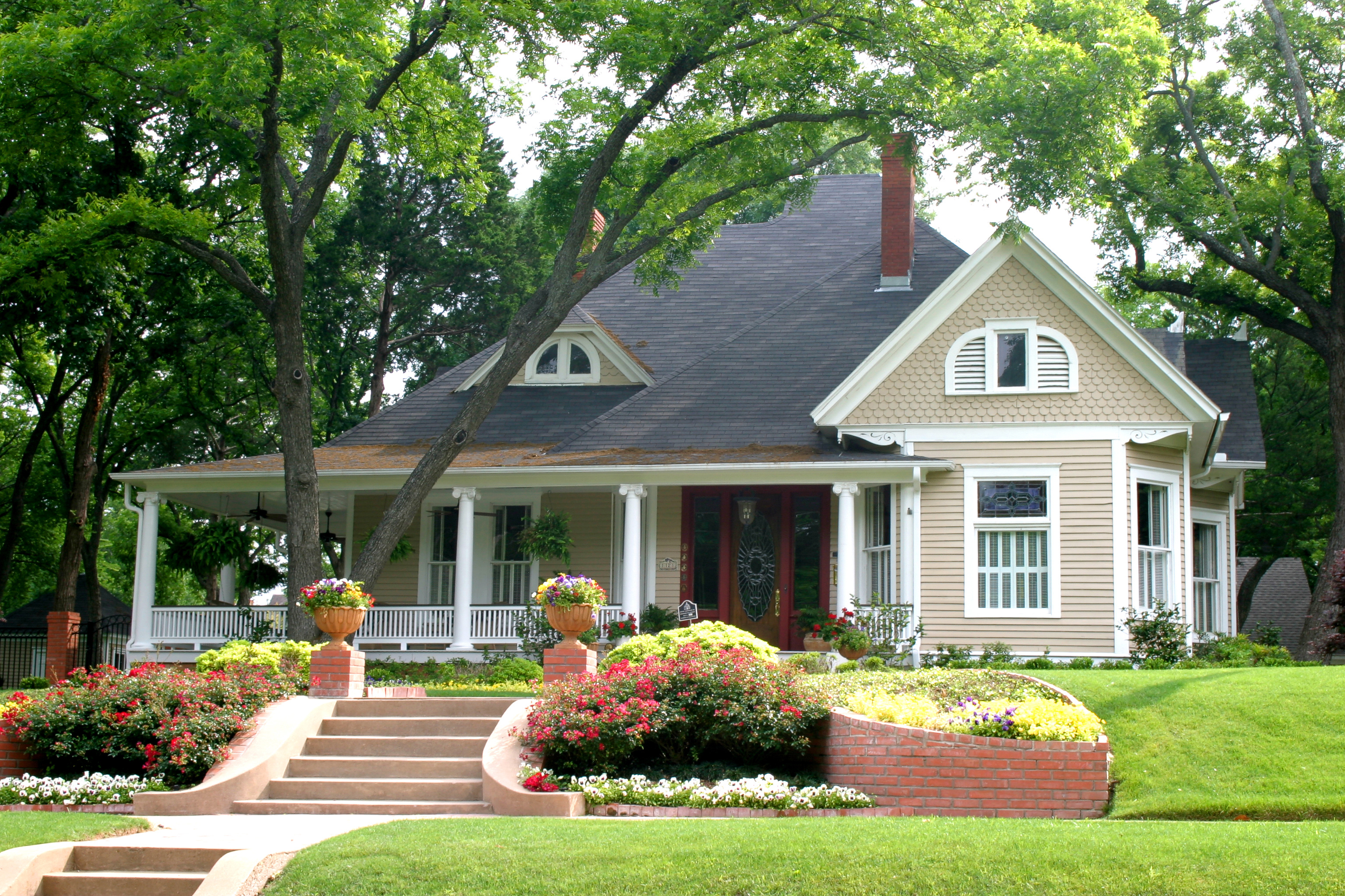 sell homes faster with curb appeal